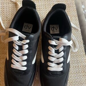Dolce Vita Women’s Black and White Sneakers size 7.5. Worn once!
